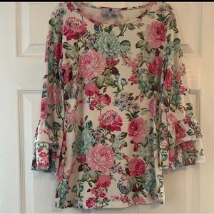 Cute dainty jewells top